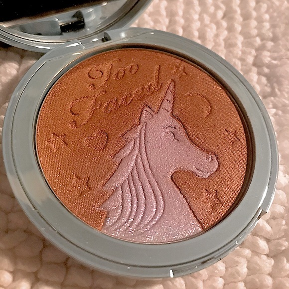 Too Faced Unicorn Tears Bronzer - Picture 4 of 4